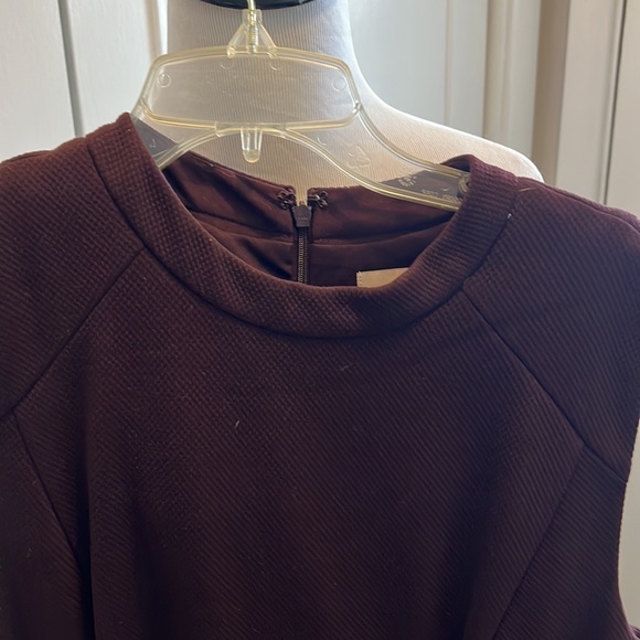 Fitted knee length dress in Merlot color - Picture 2 of 6